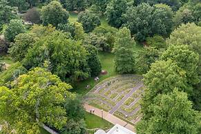 Cozy Family Home - Walk to MO Botanical Gardens