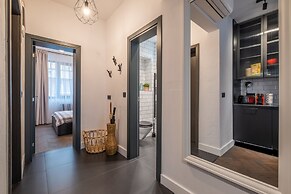 New Soho 13- Top Center Black & White