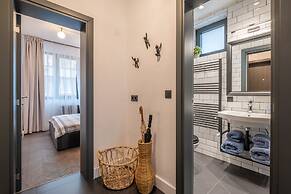 New Soho 13- Top Center Black & White