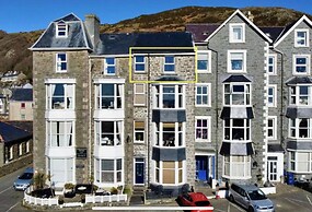 Remarkable 1-bed Seaview Beach Apartment Barmouth