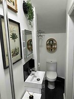 Remarkable 1-bed Seaview Beach Apartment Barmouth