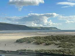 Remarkable 1-bed Seaview Beach Apartment Barmouth