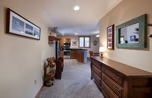 Premium Unit 1327 - One Bedroom - Zephyr Mountain Lodge 1 Condo