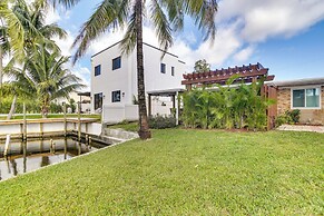 Canal Side Retreat w/ Dock, By Hollywood Boardwalk