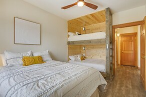 Winter Park Condo w/ Balcony & Mtn Views!