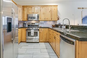 Winter Park Condo w/ Balcony & Mtn Views!