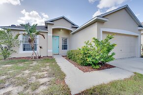 Sunlit Davenport Family Home w/ Lanai & Gas Grill!