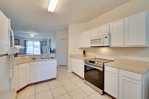 Sunlit Davenport Family Home w/ Lanai & Gas Grill!