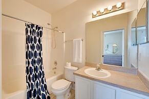 Sunlit Davenport Family Home w/ Lanai & Gas Grill!