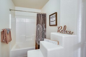 Inviting Bullhead City Gem: 3 Mi to Colorado River