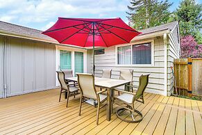 Deck + Game Room: Redmond Home ~ 17 Mi to Seattle