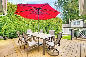 Deck + Game Room: Redmond Home ~ 17 Mi to Seattle