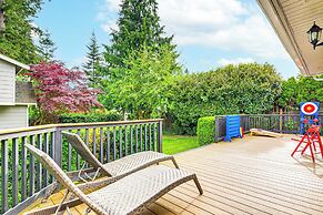 Deck + Game Room: Redmond Home ~ 17 Mi to Seattle