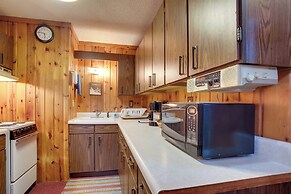'buckhorn' - Slopeside Iron River Cabin w/ Sauna