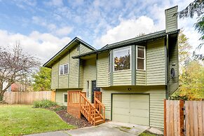 Beautiful Kenmore Retreat Near Marina & Beach!