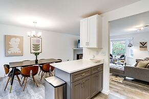 Beautiful Kenmore Retreat Near Marina & Beach!