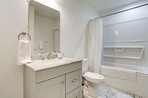 Beautiful Kenmore Retreat Near Marina & Beach!