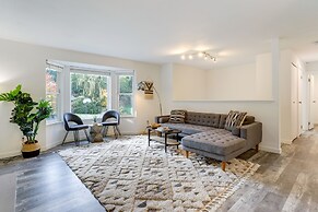 Beautiful Kenmore Retreat Near Marina & Beach!