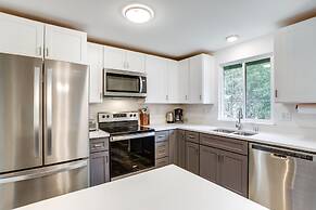 Beautiful Kenmore Retreat Near Marina & Beach!