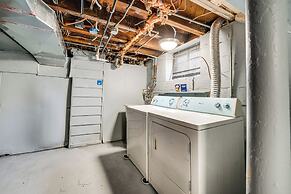 8 Mi to Ford Field: Detroit Getaway w/ Fireplace!