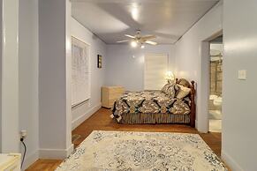 8 Mi to Ford Field: Detroit Getaway w/ Fireplace!