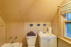 8 Mi to Ford Field: Detroit Getaway w/ Fireplace!