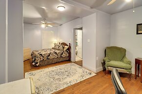 8 Mi to Ford Field: Detroit Getaway w/ Fireplace!