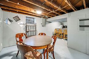 8 Mi to Ford Field: Detroit Getaway w/ Fireplace!