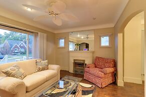 8 Mi to Ford Field: Detroit Getaway w/ Fireplace!