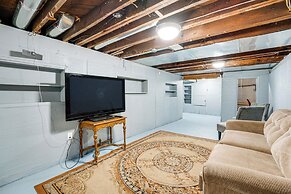 8 Mi to Ford Field: Detroit Getaway w/ Fireplace!