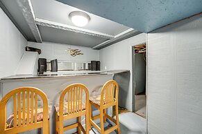 8 Mi to Ford Field: Detroit Getaway w/ Fireplace!