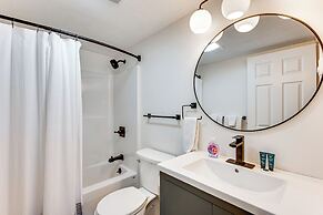 Condo w/ Deck & Grill < 5 Miles to Loon Mountain!