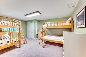 Condo w/ Deck & Grill < 5 Miles to Loon Mountain!