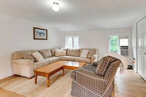 Condo w/ Deck & Grill < 5 Miles to Loon Mountain!