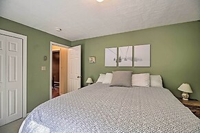 Condo w/ Deck & Grill < 5 Miles to Loon Mountain!