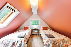 Condo w/ Deck & Grill < 5 Miles to Loon Mountain!
