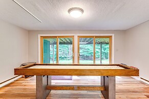 Condo w/ Deck & Grill < 5 Miles to Loon Mountain!