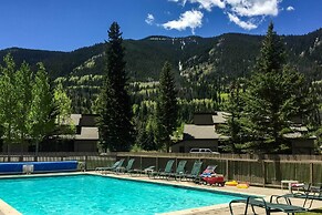 Cozy East Vail Condo ~ 6 Mi to Vail Village!