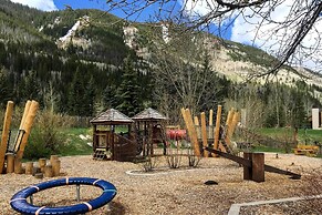 Cozy East Vail Condo ~ 6 Mi to Vail Village!