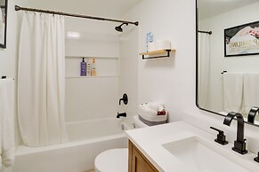 Updated Topock Home w/ Deck & Fire Pit!