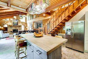 Gorgeous Bushkills Lodge w/ Pool Access!