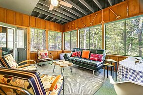 Gorgeous Bushkills Lodge w/ Pool Access!