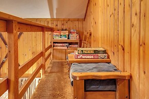 Outdoor Lover's Paradise: Slopeslide Cabin!