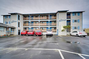 Dog-friendly Ocean Shores Condo w/ Balcony & Views