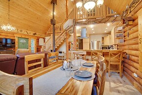 Donnelly Cabin w/ Private Deck: Near Lake Cascade!