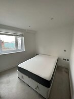 Bright & Modern 2 Bedroom Flat W/balcony - Whitechapel!