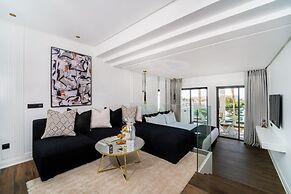 Petit Palace Suites Hotel