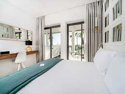 Petit Palace Suites Hotel