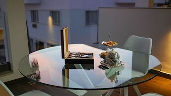 Petit Palace Suites Hotel