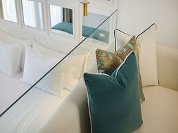 Petit Palace Suites Hotel